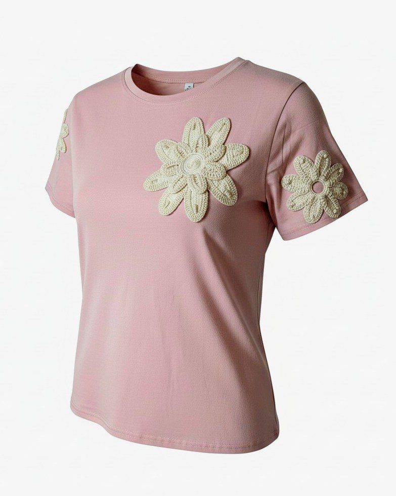 T-shirt rosa, elegante e confortável com acabamento em croché.